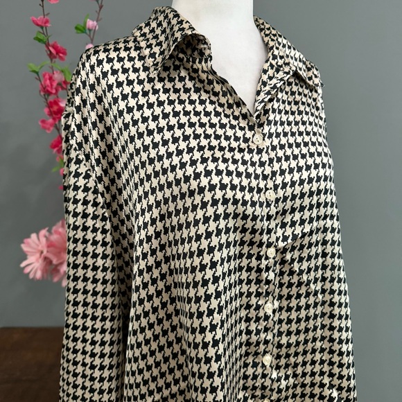 Lindor Petite Button Down Long Sleeve - Picture 2 of 10